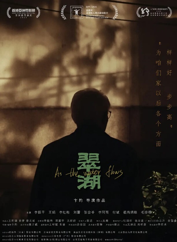 终于到达酒店中间还有个插曲就是原先订的酒店不给进拦住她了说未成nian换了一家不拦的才进去的我服了 - 洞感地带